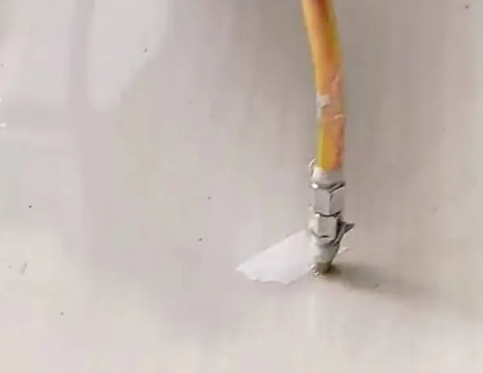 黄岛瓷砖空鼓维修公司专业解答在瓷砖铺贴过程中，如果使用的砂料过粗（如全部使用了粗砂），可能会导致以下问题